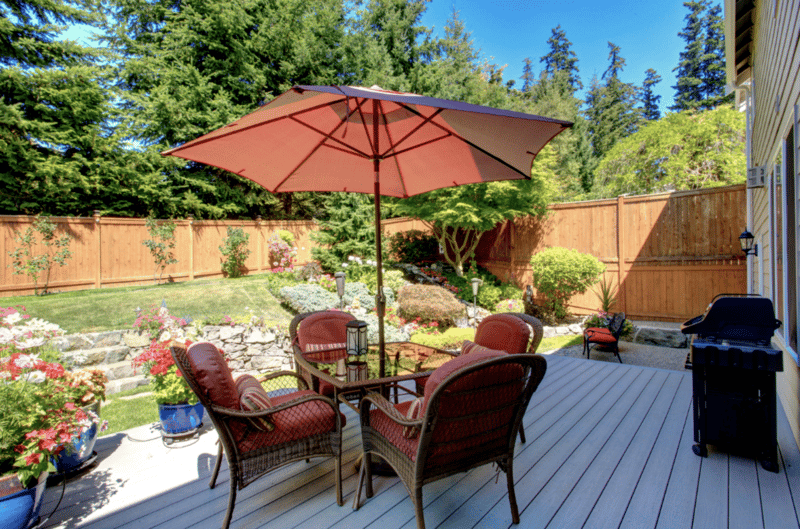 Outdoor remodeling: Backyard patio area with landscape