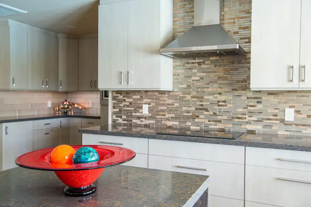 White shaker cabinets with quartz countertops in a newly remodeled Arlington Texas kitchen