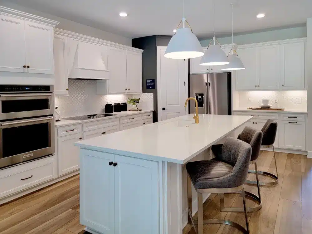 White quartz countertop installed in a newly remodeled kitchen in the DFW area