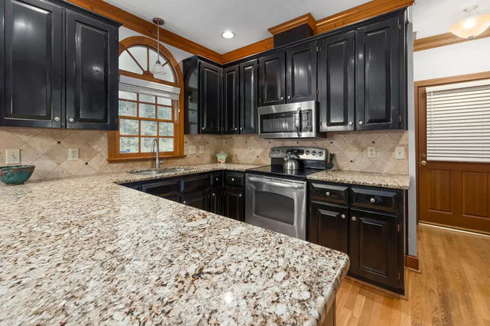 Quartz countertop installed on kitchen island in Dallas-Fort Worth area home renovation