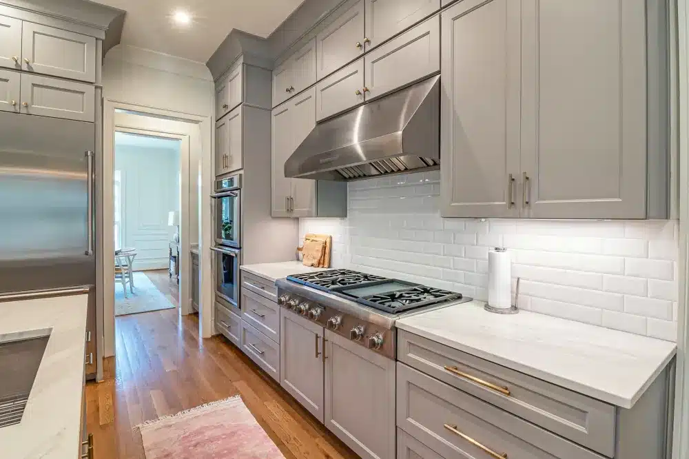 Two-tone shaker cabinets in a modern kitchen remodeling project in Arlington Texas