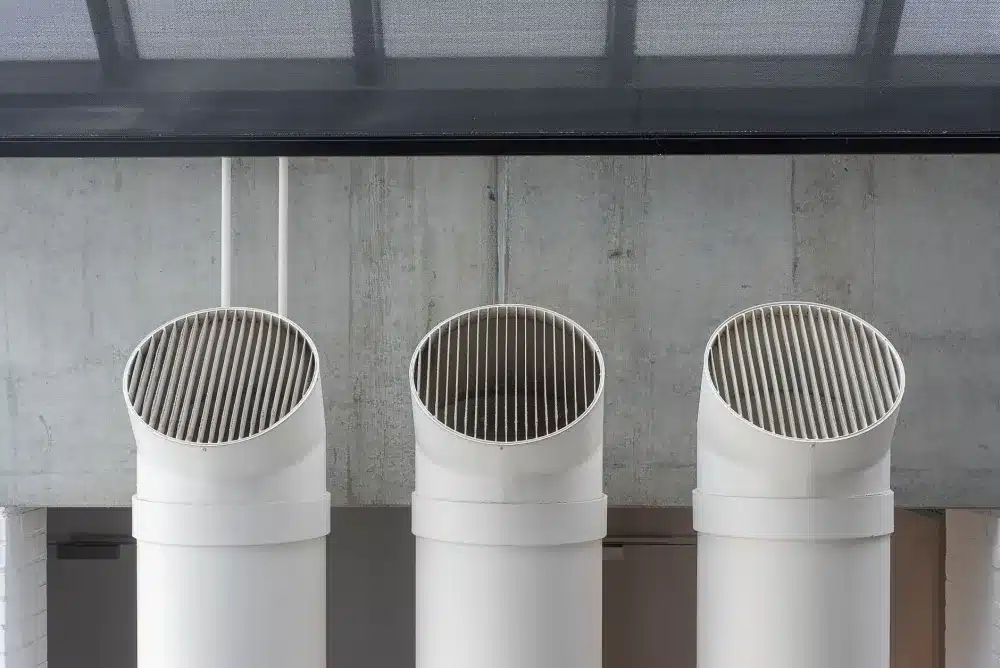 Metal exhaust duct and roof cap for a kitchen hood